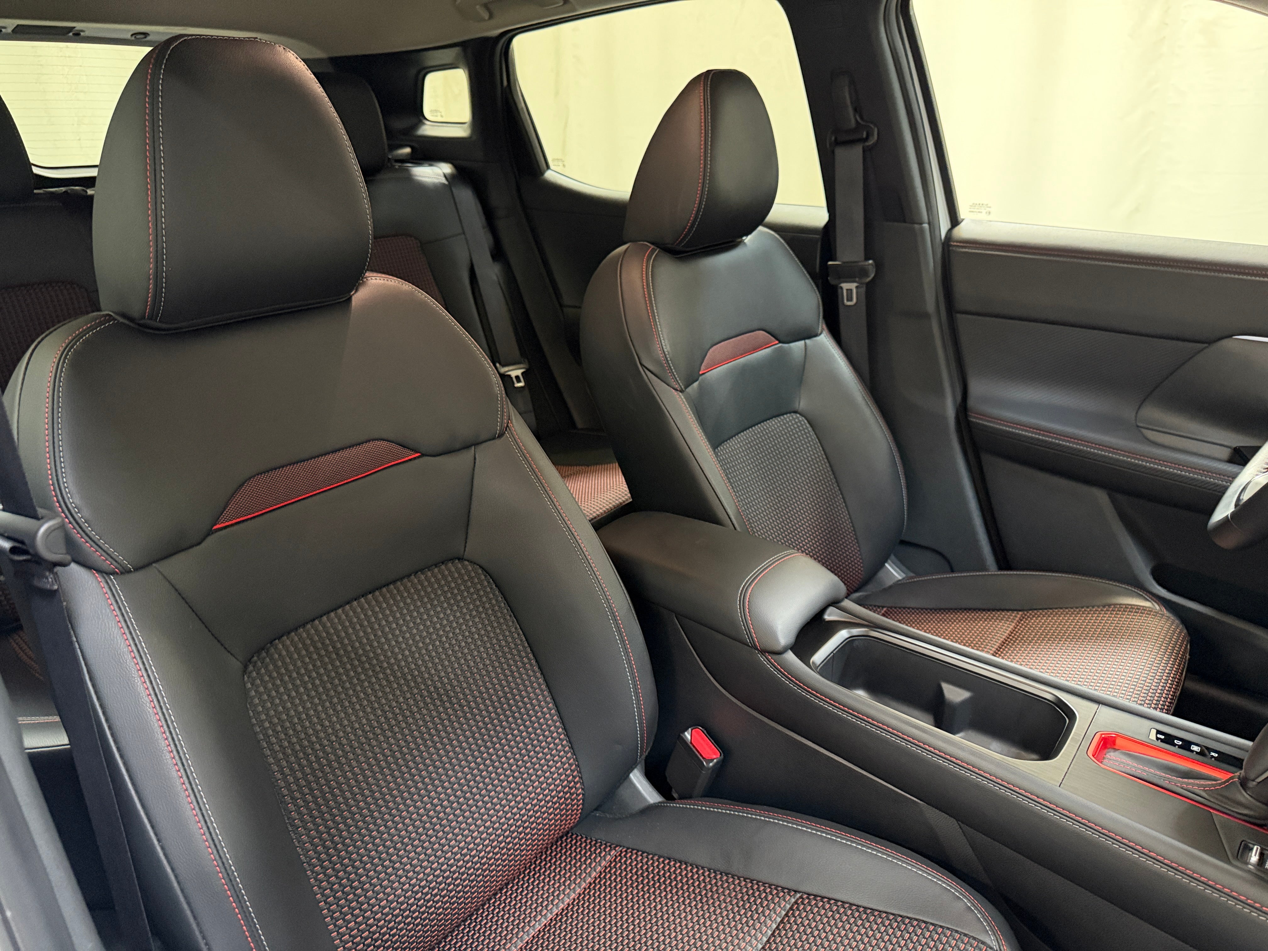 2026 Nissan KICKS SR - Photo 8