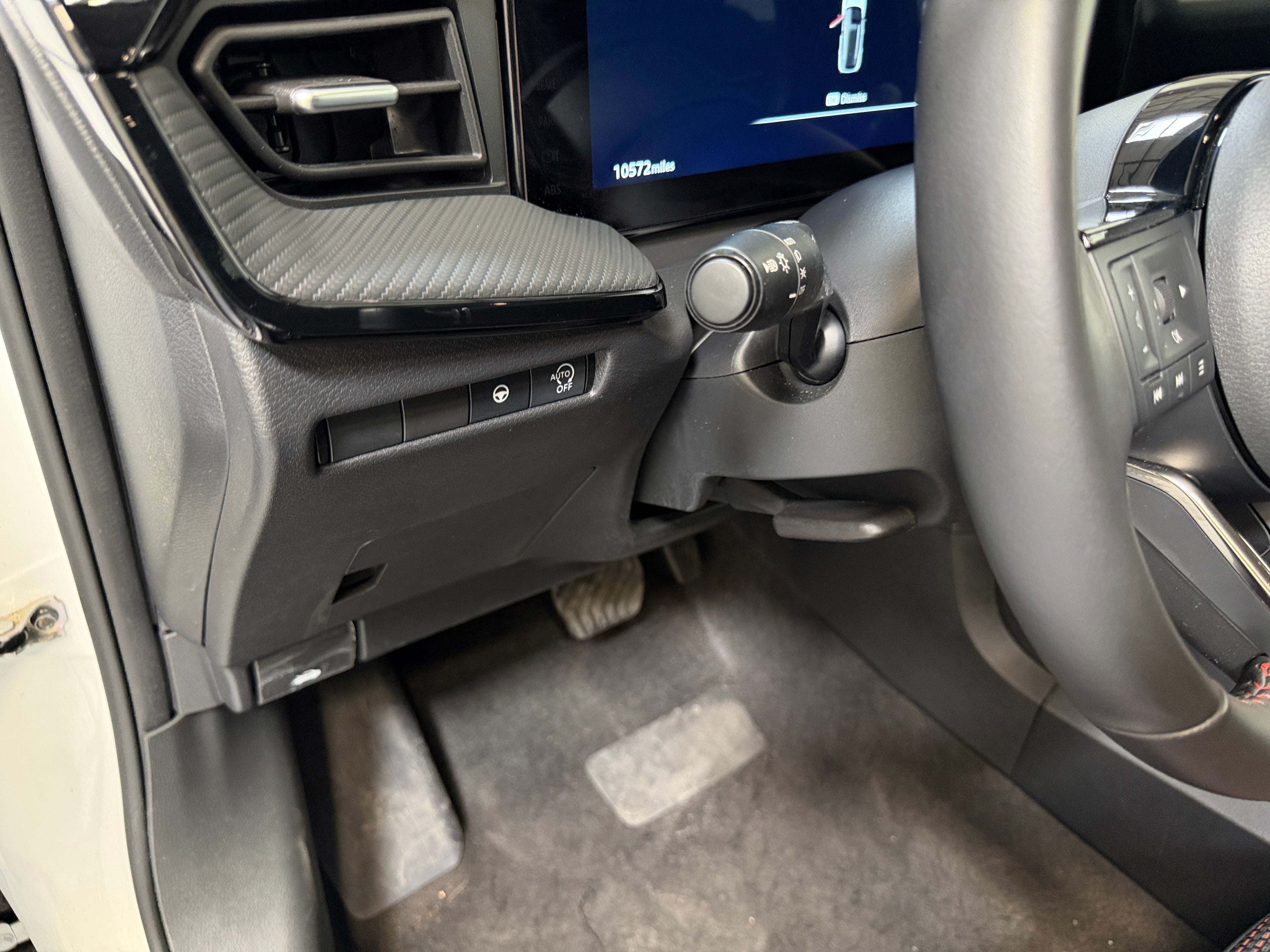 2026 Nissan KICKS SR - Photo 2