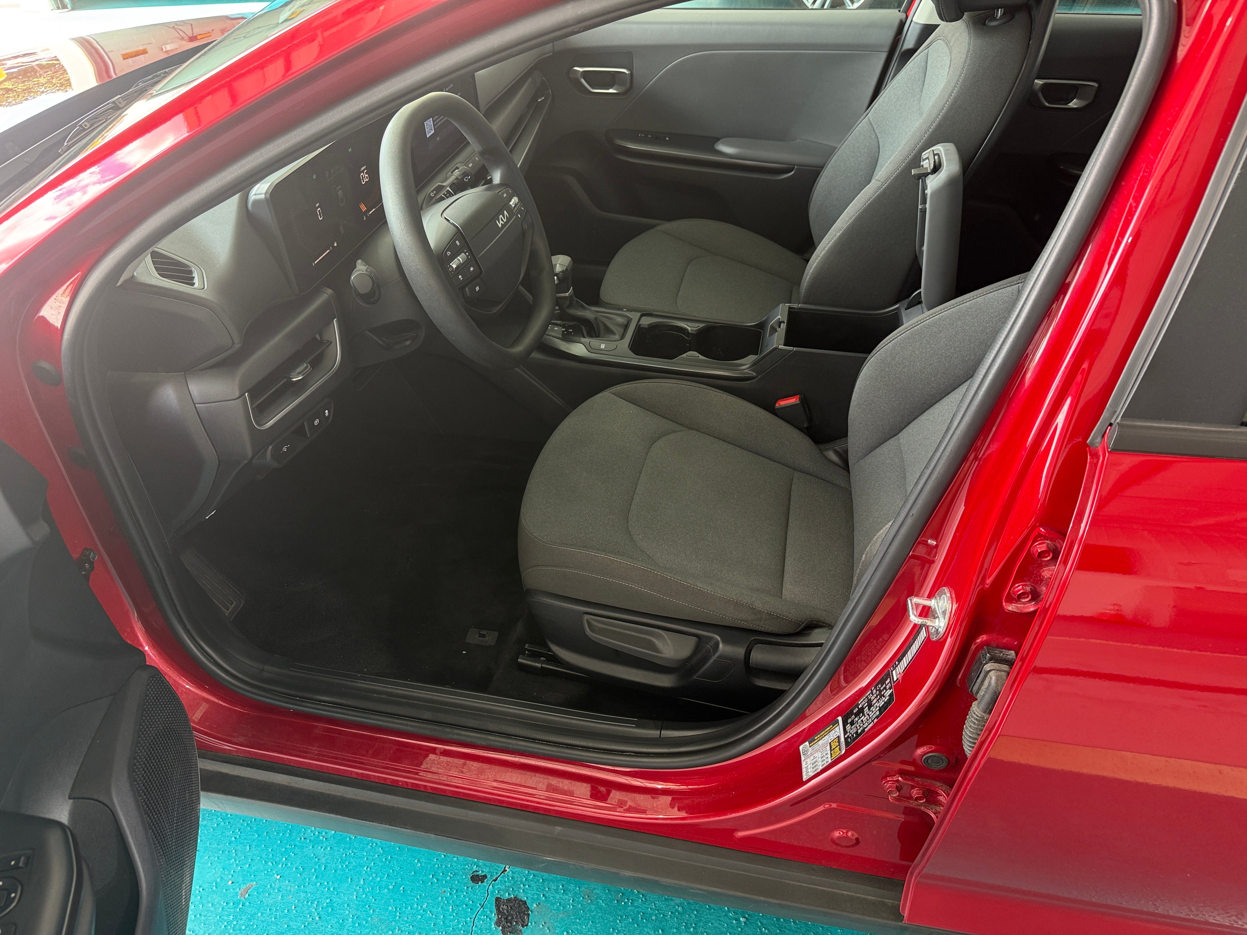 2025 Kia K4 LXS - Photo 10