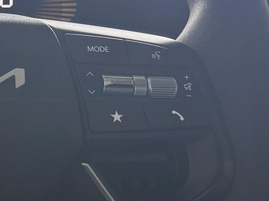 2025 Kia K4 LXS - Photo 11