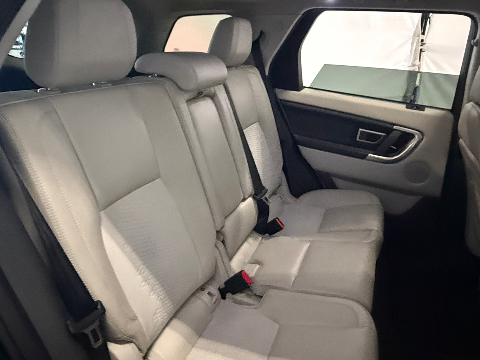 Thumbnail: 2017 Land Rover Discovery Sport - 5