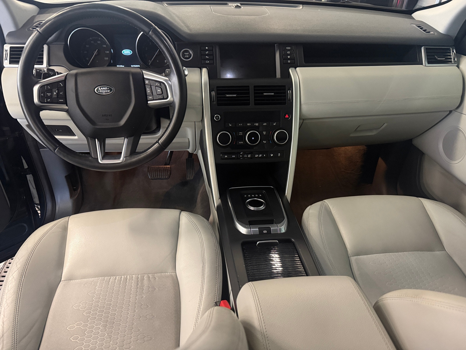 Thumbnail: 2017 Land Rover Discovery Sport - 2