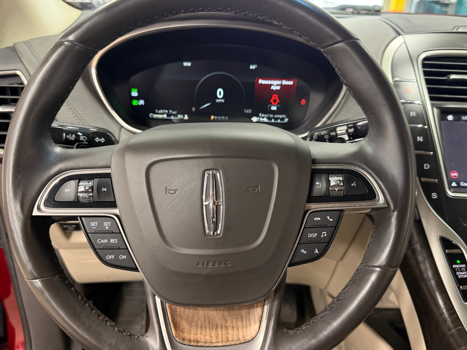 Thumbnail: 2019 Lincoln Nautilus - 4