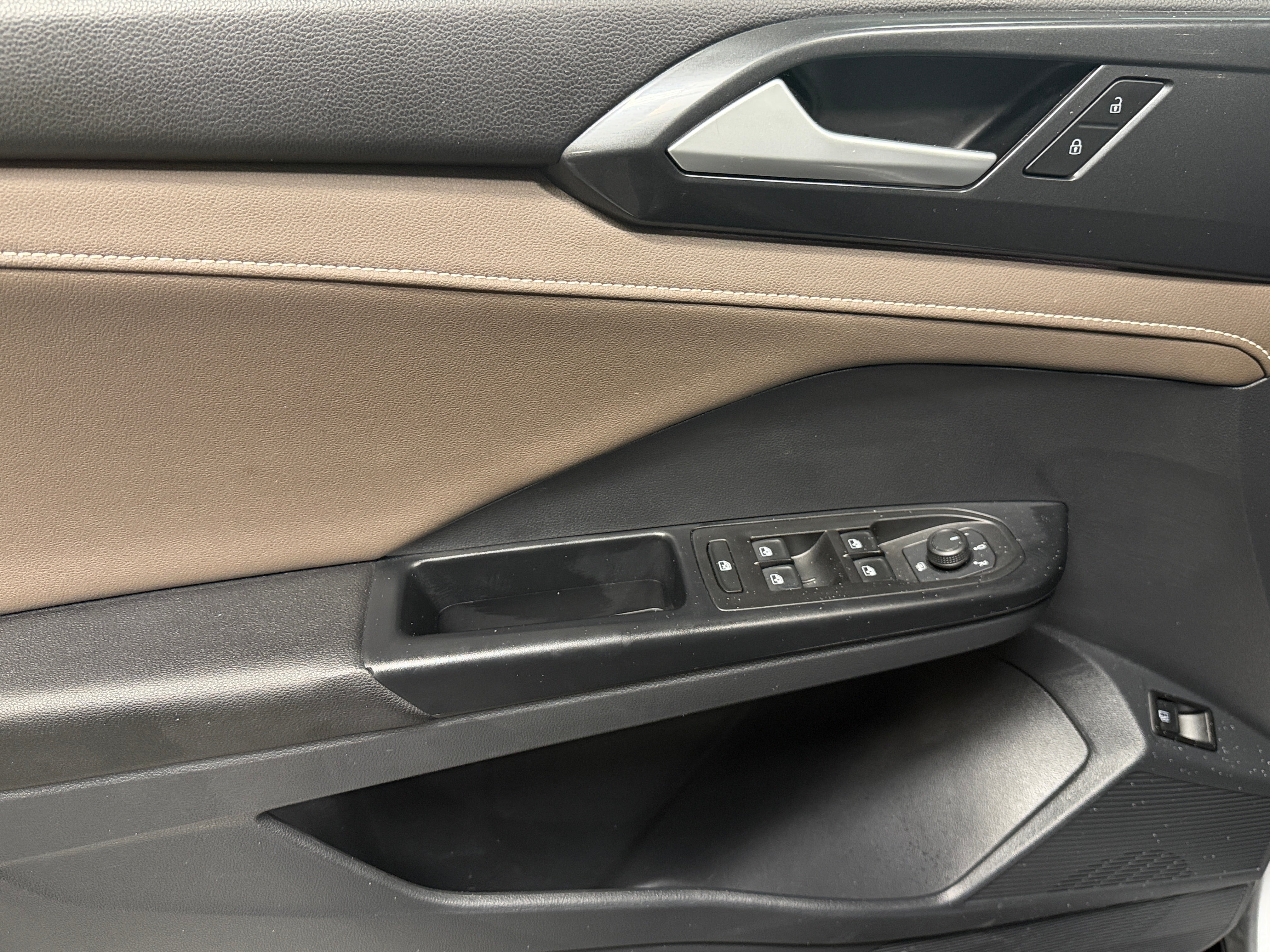 2023 Volkswagen Taos SEL