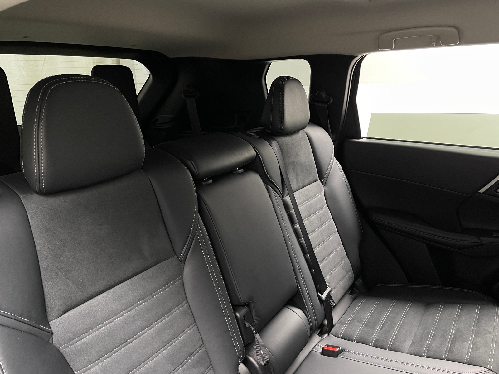 Thumbnail: 2026 Mitsubishi Outlander - 5