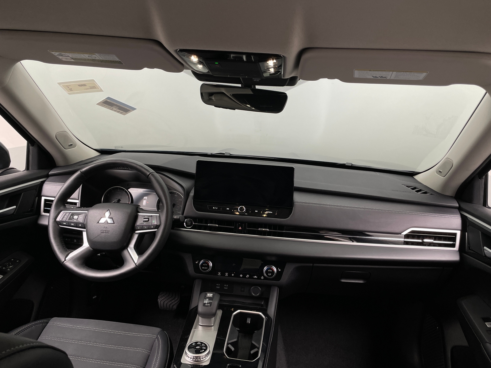 Thumbnail: 2026 Mitsubishi Outlander - 2
