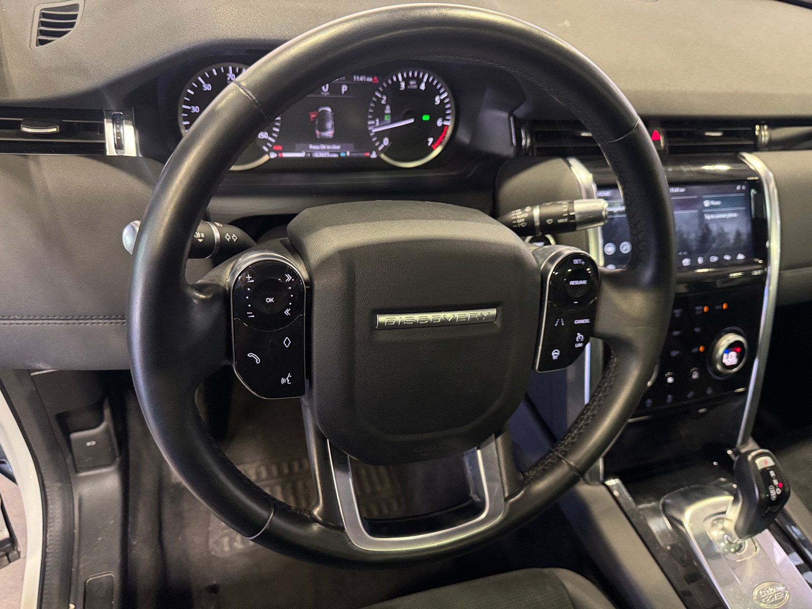Thumbnail: 2020 Land Rover Discovery Sport - 4