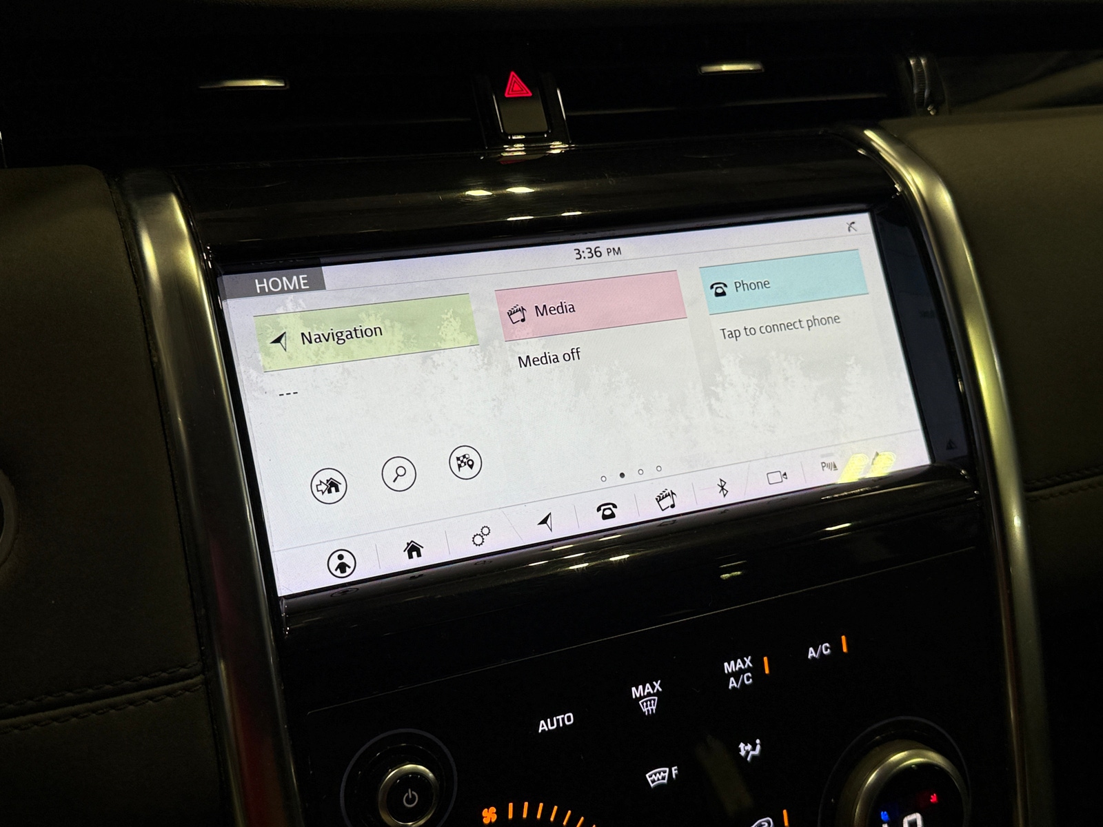 Thumbnail: 2020 Land Rover Discovery Sport - 3
