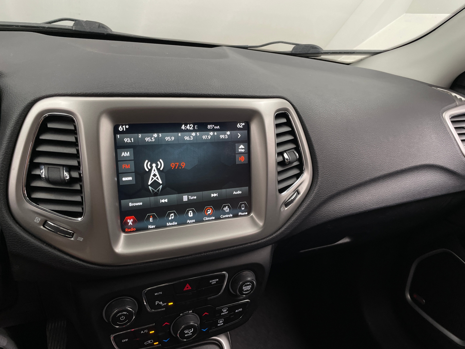 Thumbnail: 2017 Jeep Compass - 4