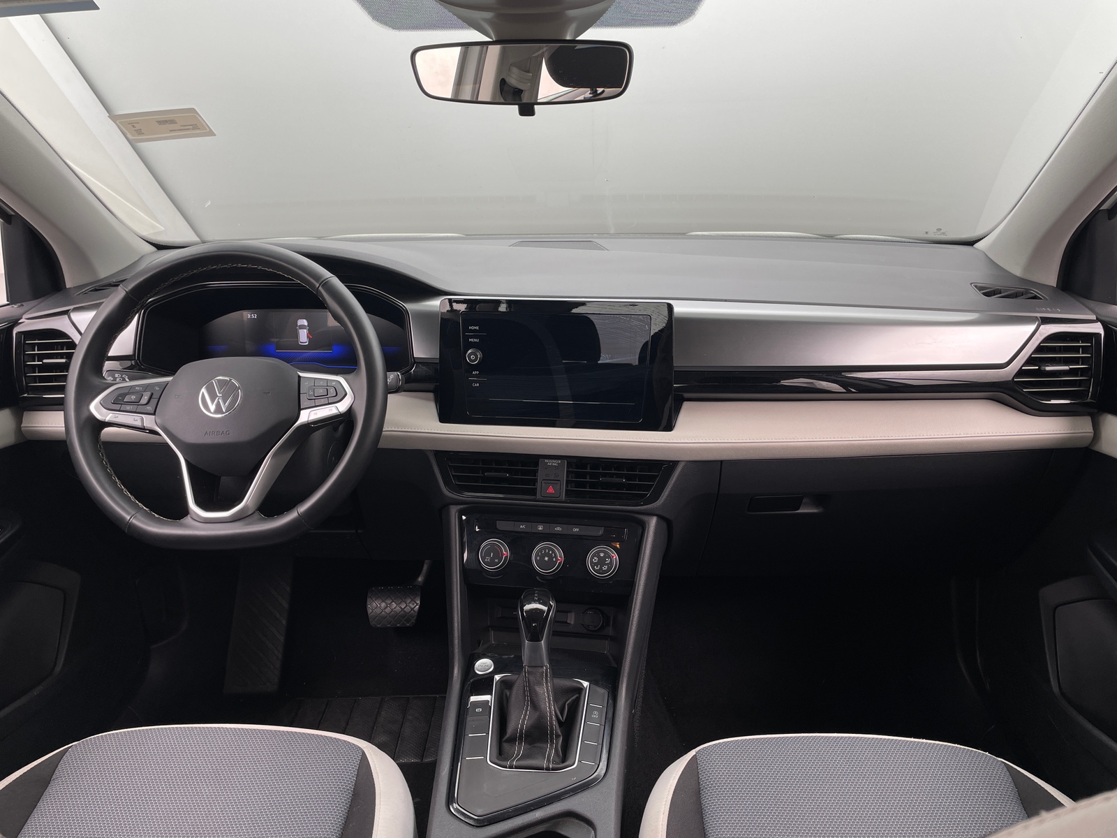 Thumbnail: 2025 Volkswagen Taos - 3