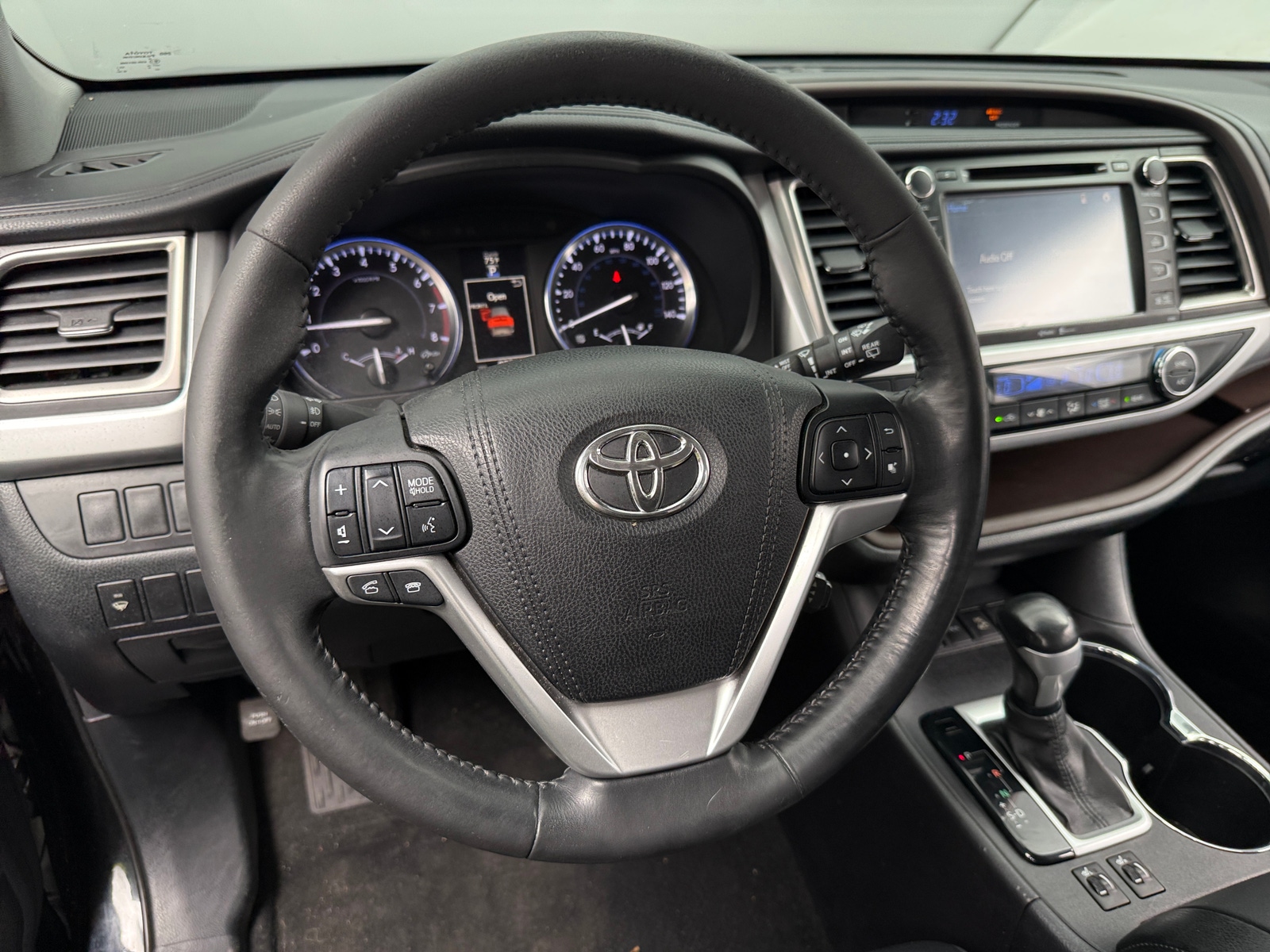Thumbnail: 2015 Toyota Highlander - 4