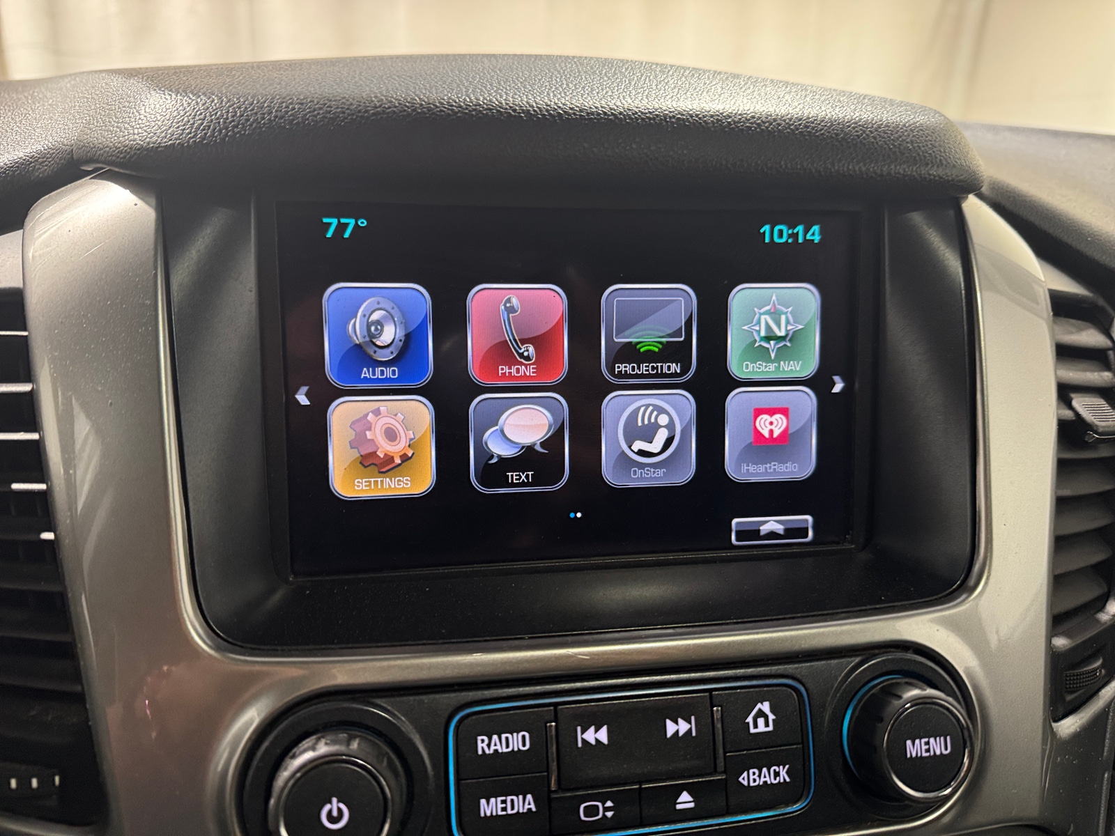 Thumbnail: 2018 Chevrolet Suburban - 3