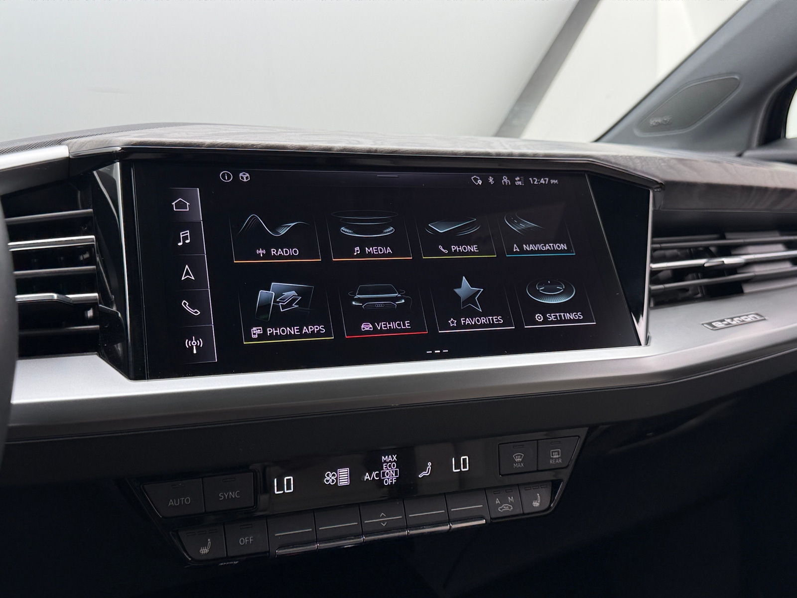 Thumbnail: 2023 Audi Q4 e-tron - 3