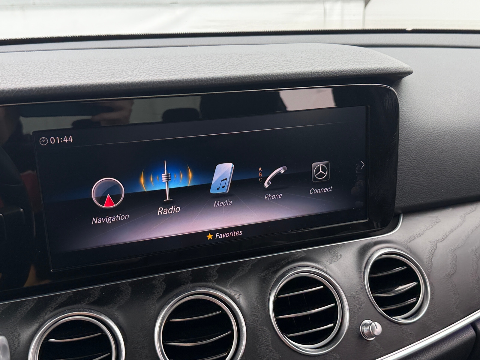 Thumbnail: 2020 Mercedes-Benz E-Class - 3
