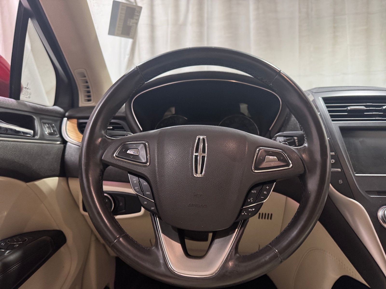 Thumbnail: 2015 Lincoln MKC - 4