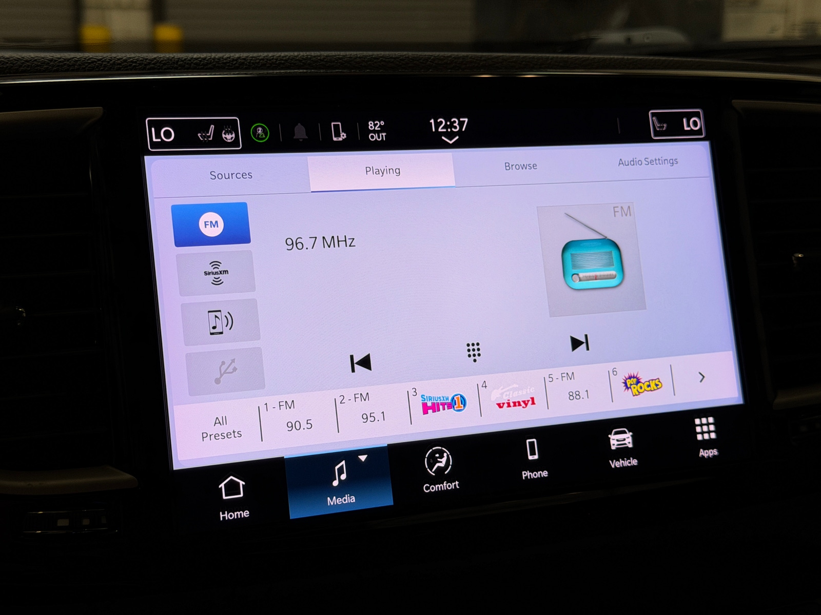 Thumbnail: 2024 Chrysler Pacifica - 3