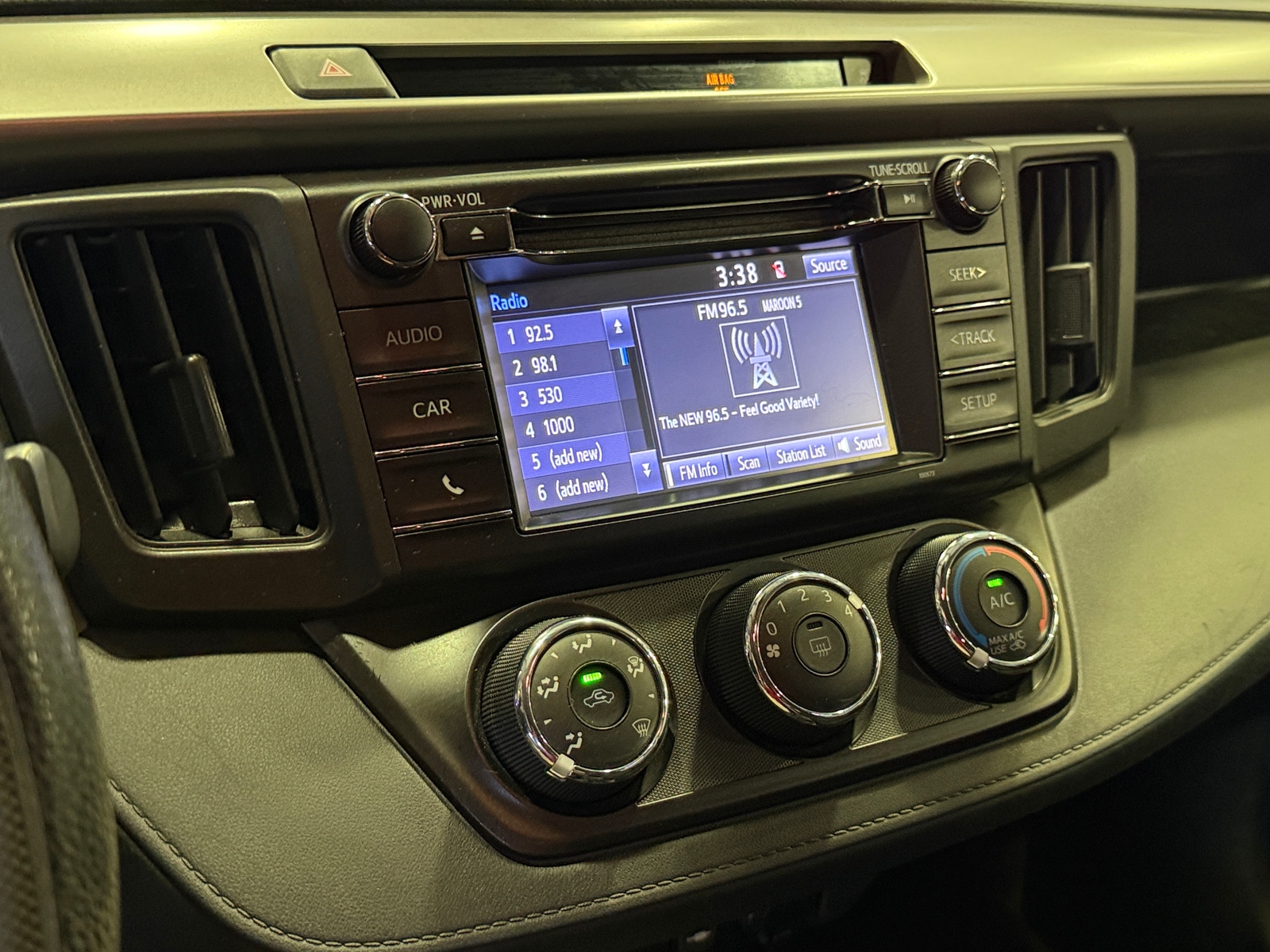 Thumbnail: 2018 Toyota RAV4 - 4