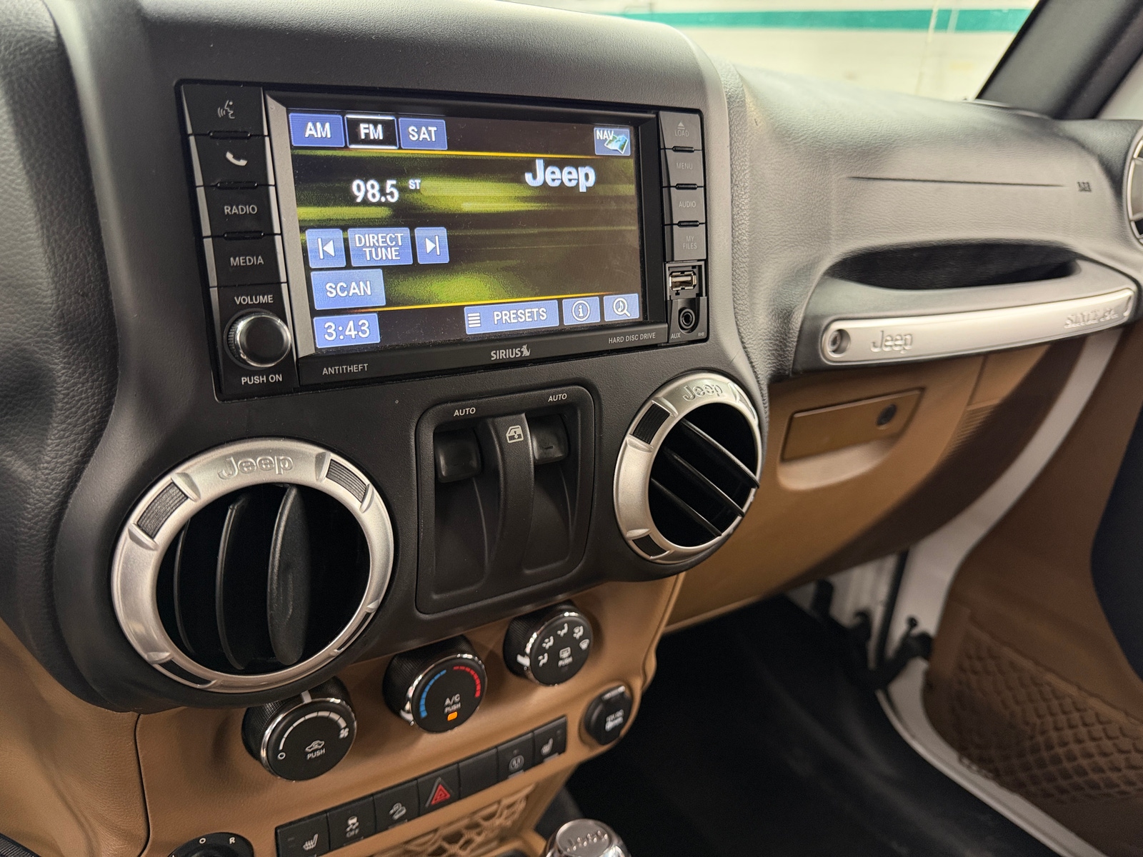 Thumbnail: 2015 Jeep Wrangler - 3