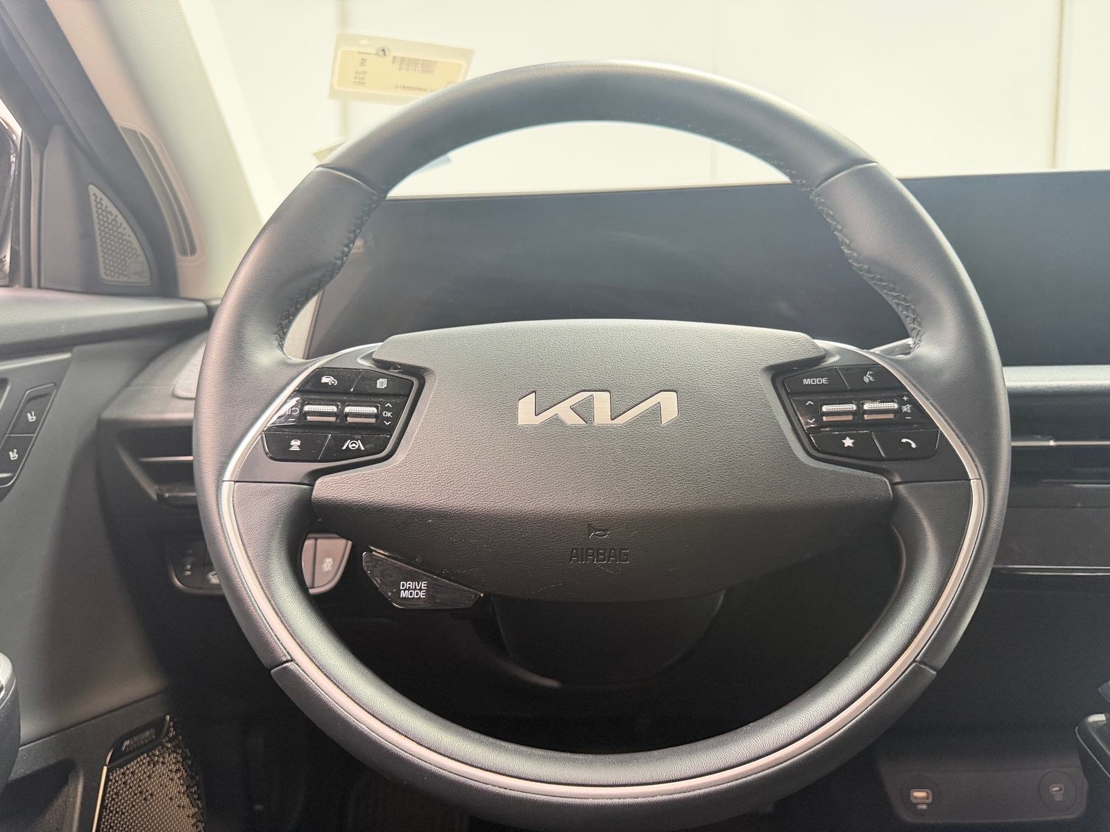 Thumbnail: 2022 Kia EV6 - 4