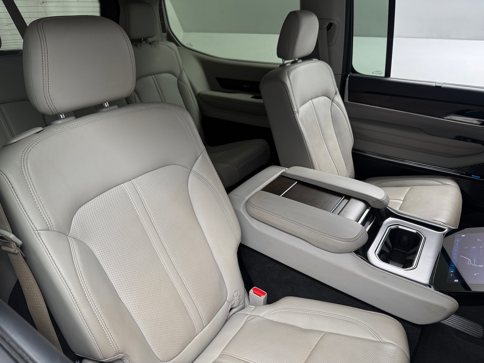Thumbnail: 2022 Jeep Grand Wagoneer - 5