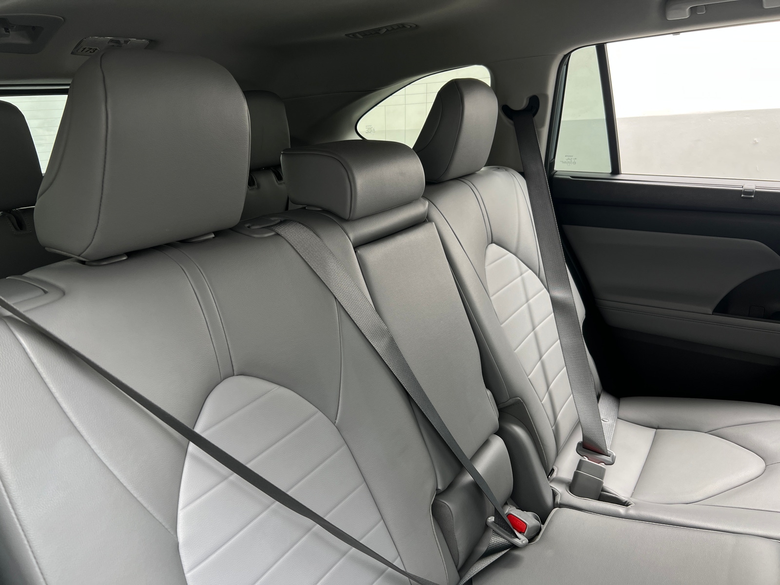 Thumbnail: 2022 Toyota Highlander - 5