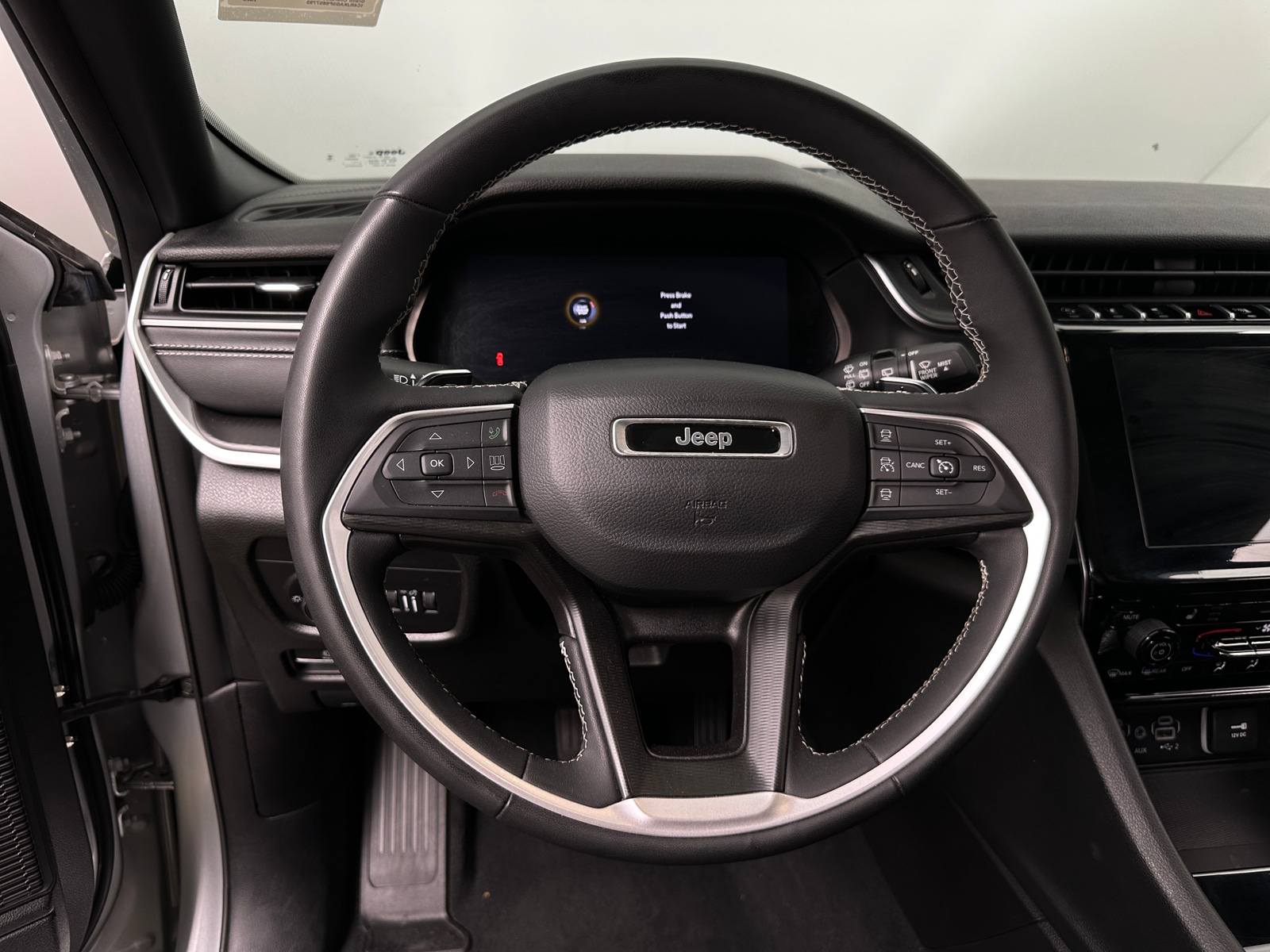 Thumbnail: 2023 Jeep Grand Cherokee L - 4