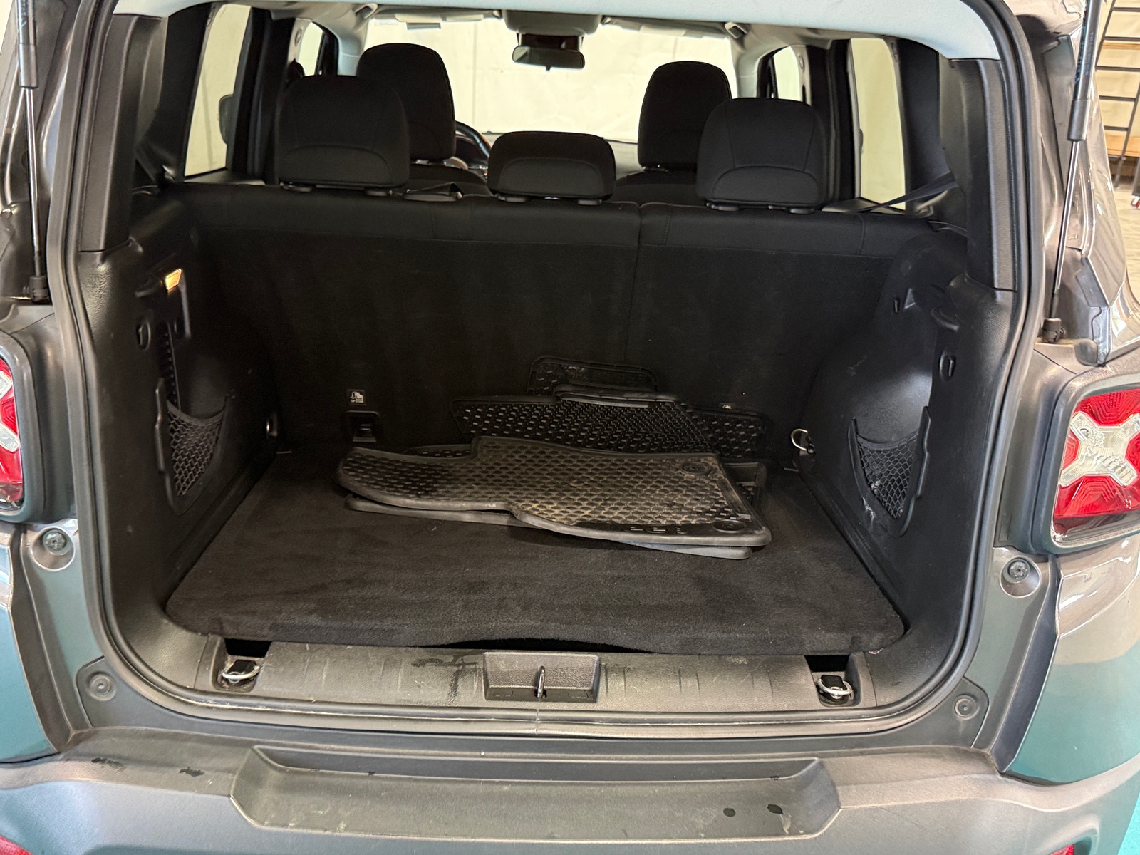 Thumbnail: 2019 Jeep Renegade - 7
