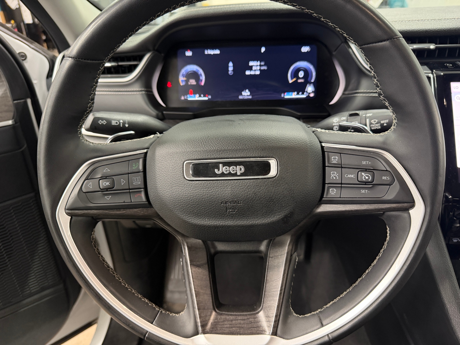 Thumbnail: 2023 Jeep Grand Cherokee - 4