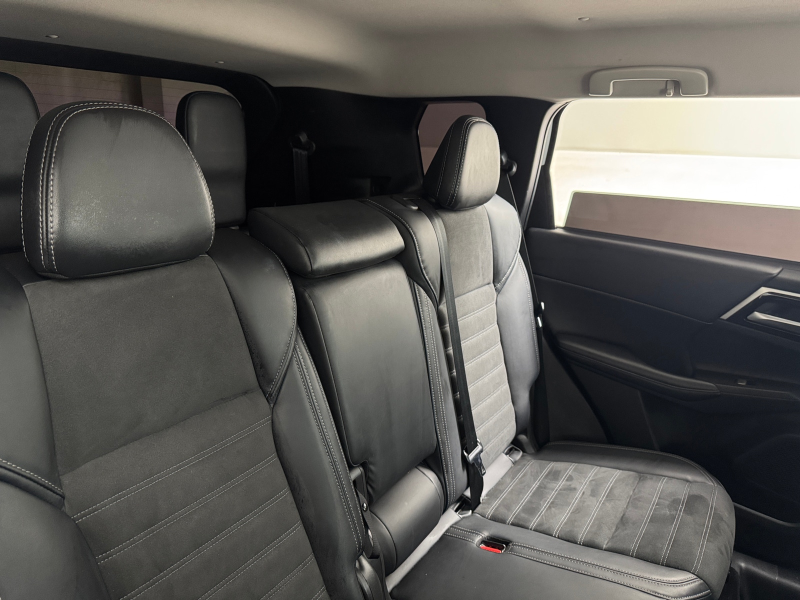 Thumbnail: 2024 Mitsubishi Outlander - 5