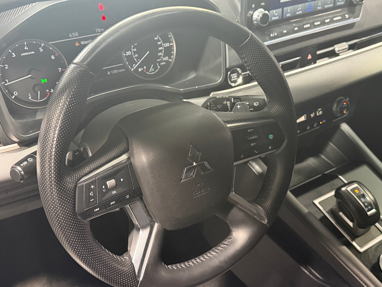 Thumbnail: 2024 Mitsubishi Outlander - 4