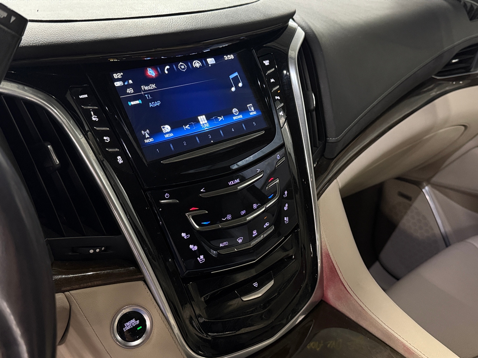 Thumbnail: 2020 Cadillac Escalade - 3