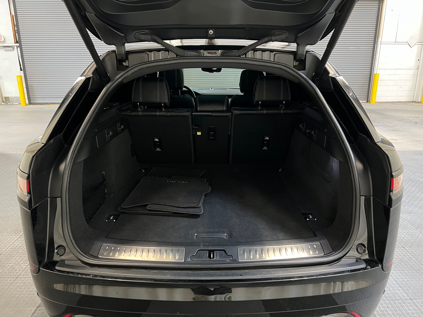Thumbnail: 2021 Land Rover Range Rover Velar - 6