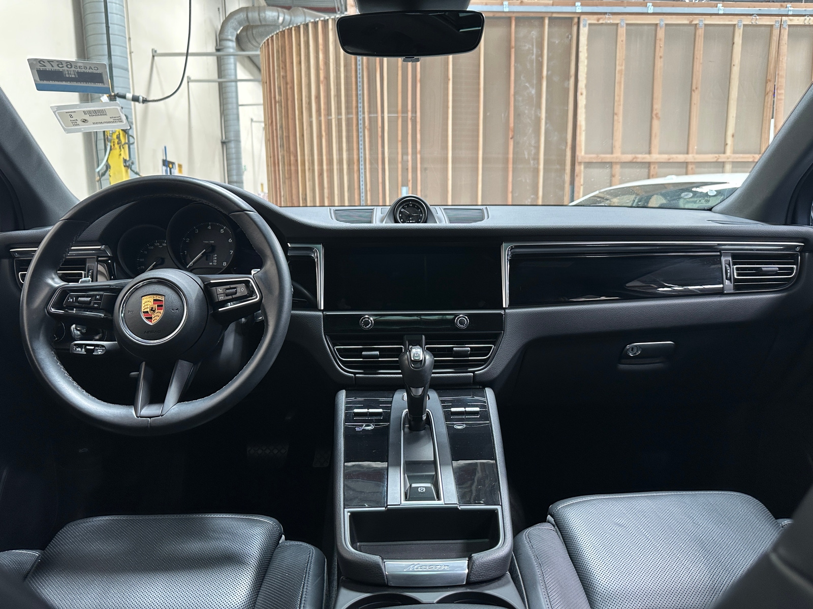 Thumbnail: 2023 Porsche Macan - 2