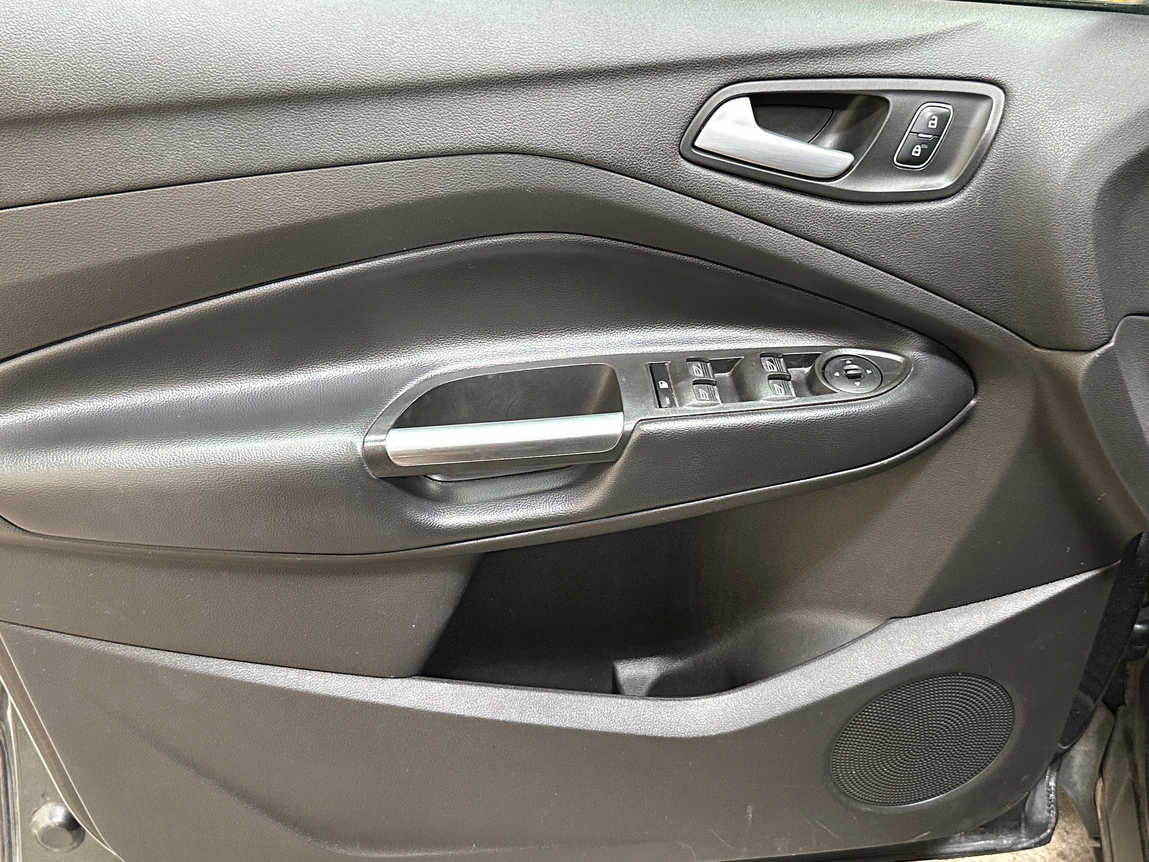 Used 2019 Ford Escape SE with VIN 1FMCU0GD9KUA18238 for sale in South Chesterfield, VA