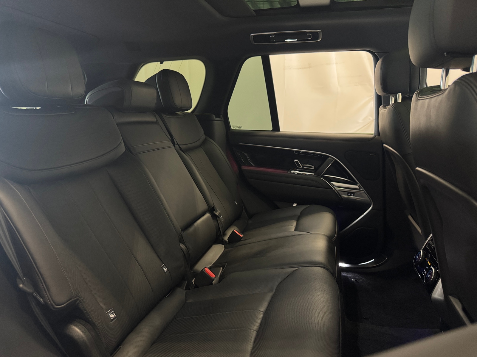 Thumbnail: 2023 Land Rover Range Rover - 5