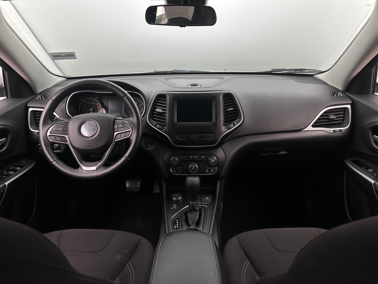 Thumbnail: 2019 Jeep Cherokee - 3