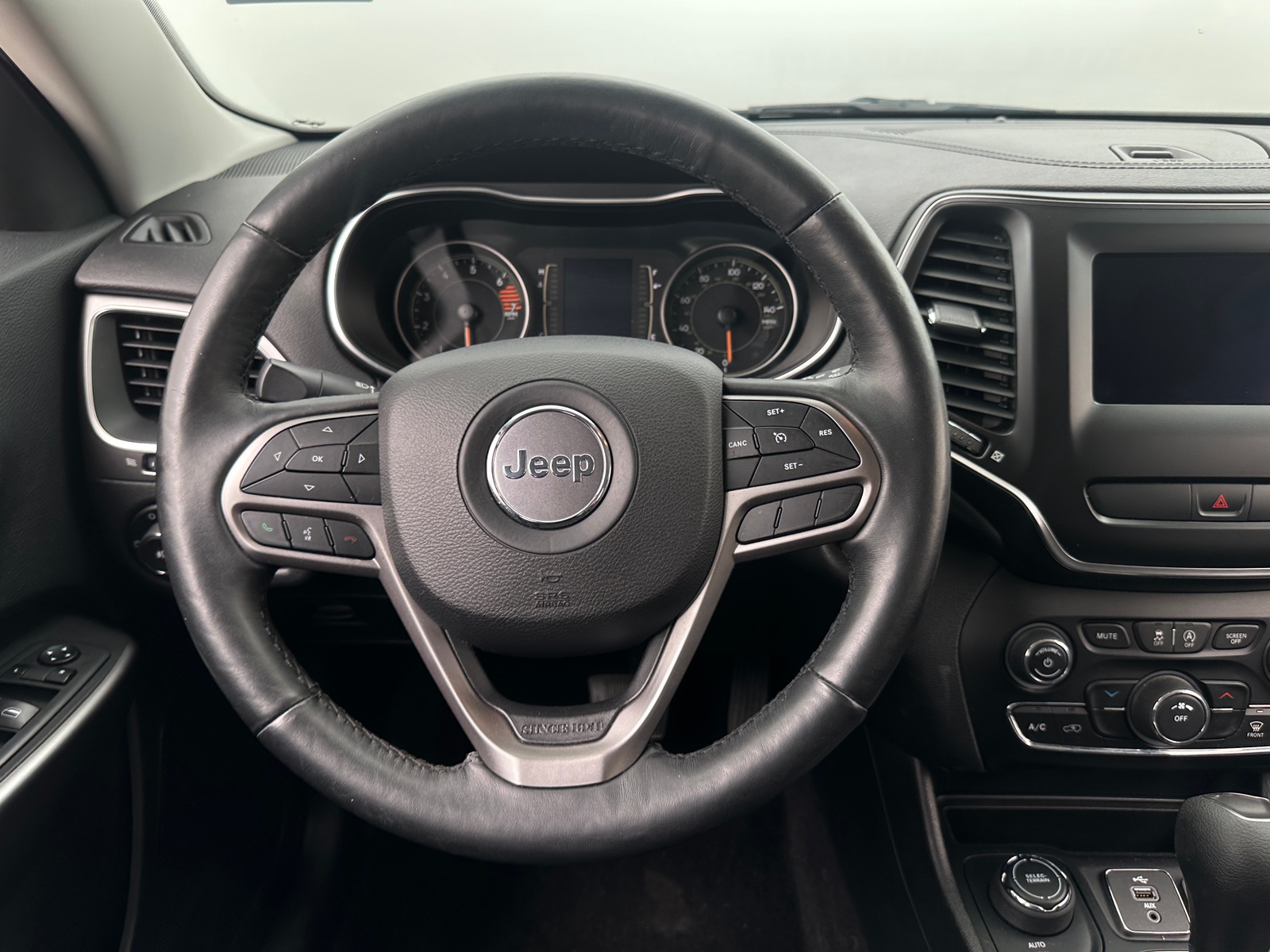 Thumbnail: 2019 Jeep Cherokee - 5
