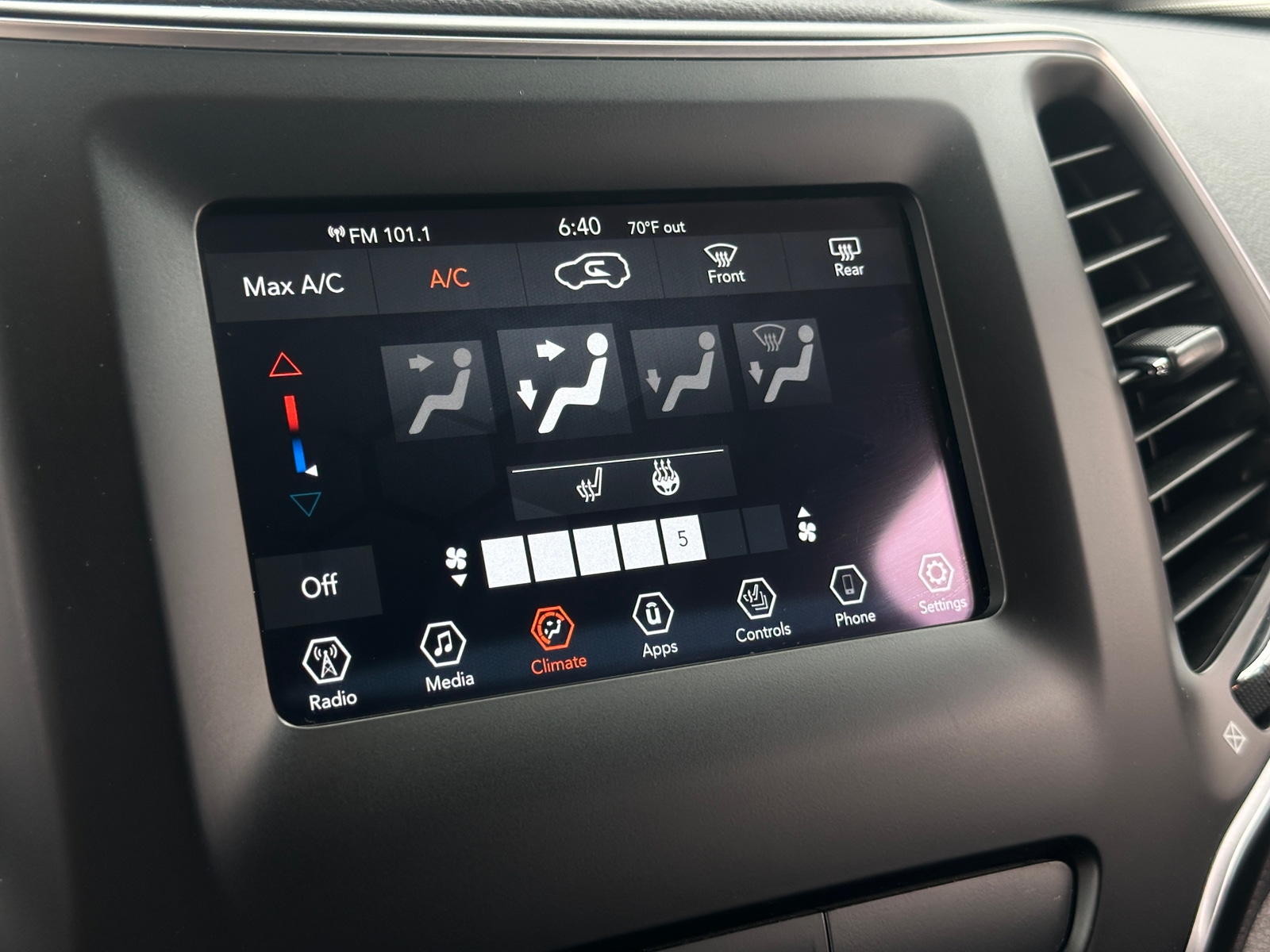 Thumbnail: 2019 Jeep Cherokee - 4