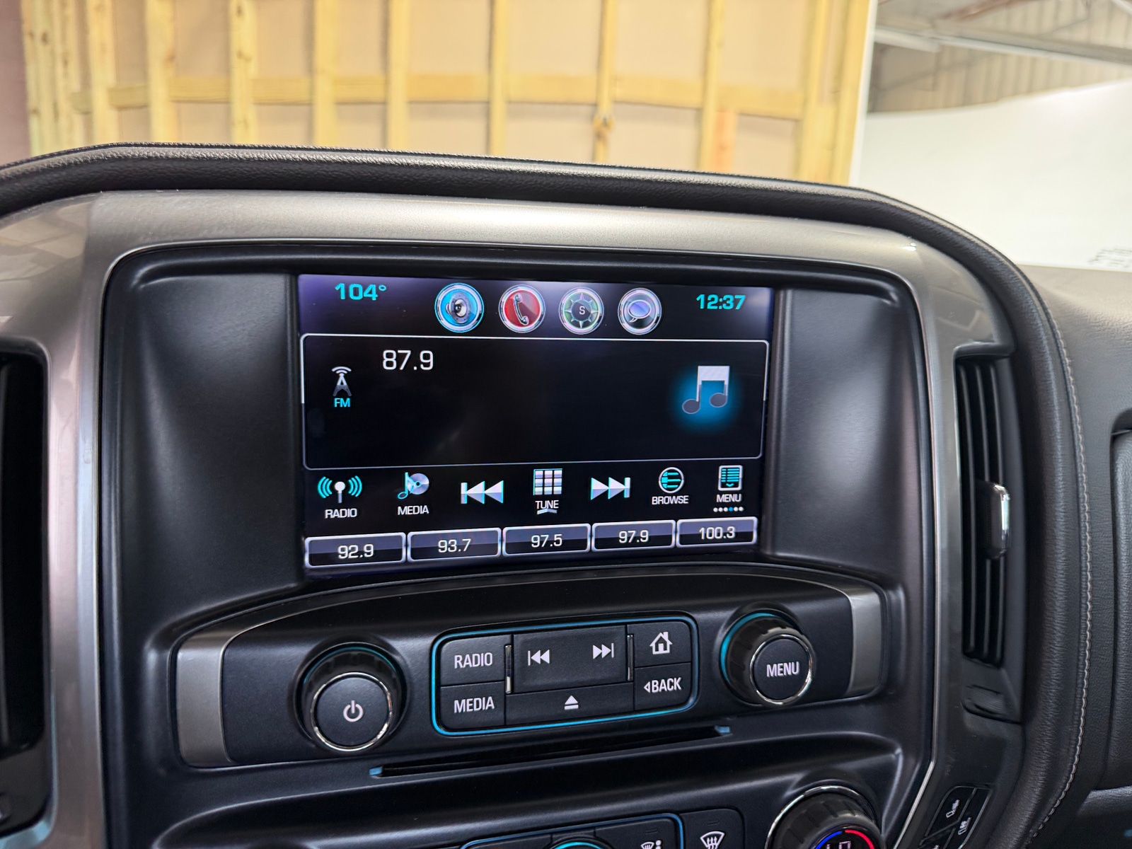 Thumbnail: 2017 Chevrolet Silverado 1500 - 3