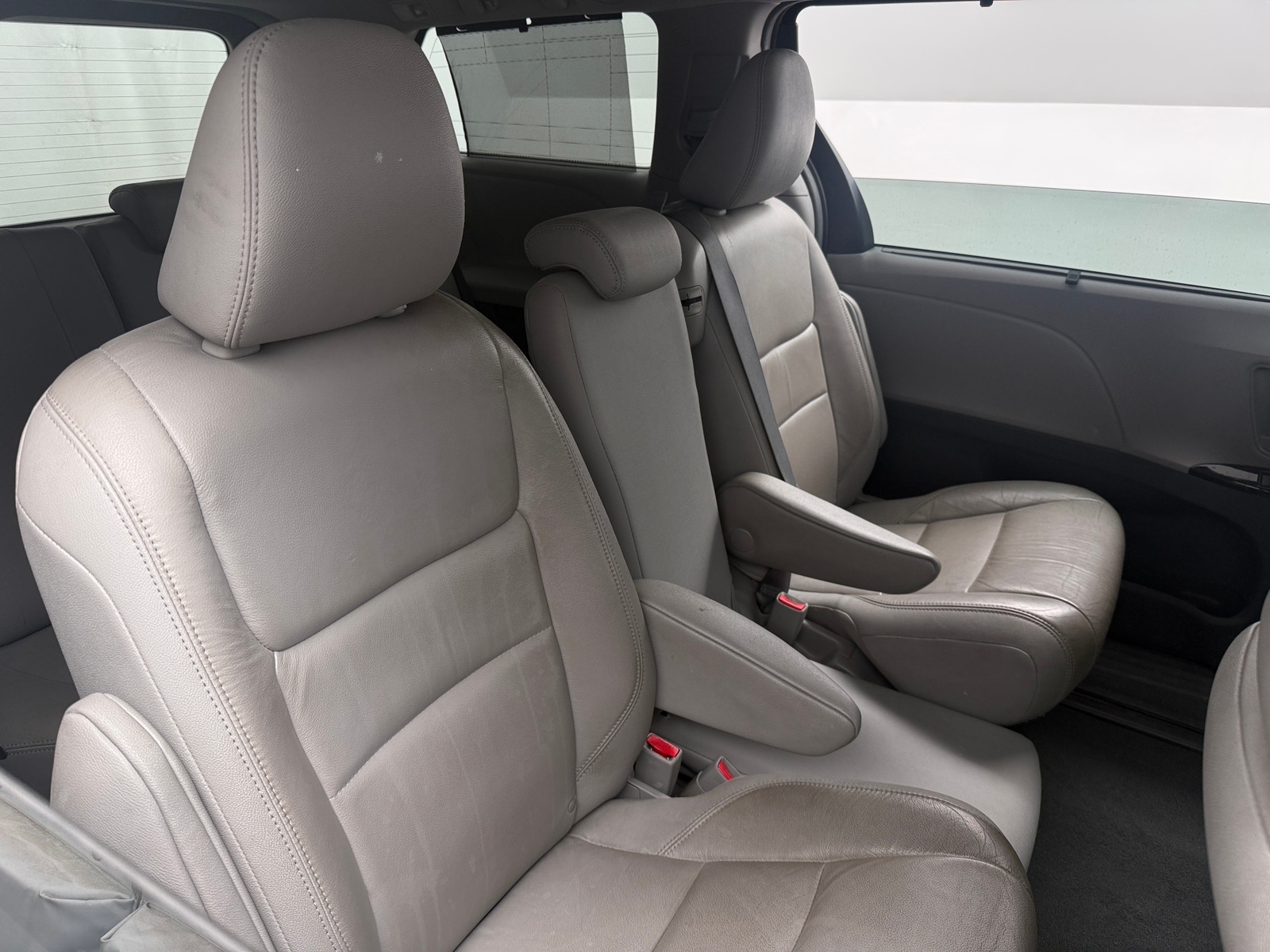 Thumbnail: 2019 Toyota Sienna - 5