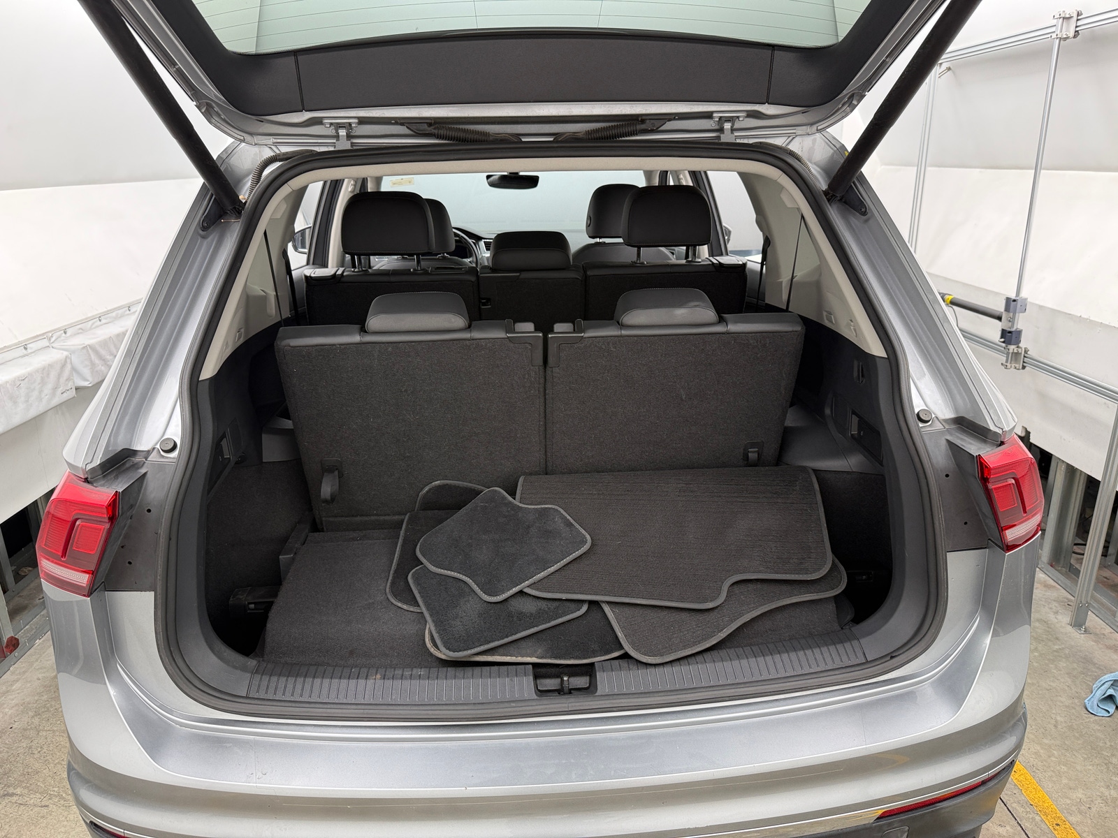 Thumbnail: 2019 Volkswagen Tiguan - 7