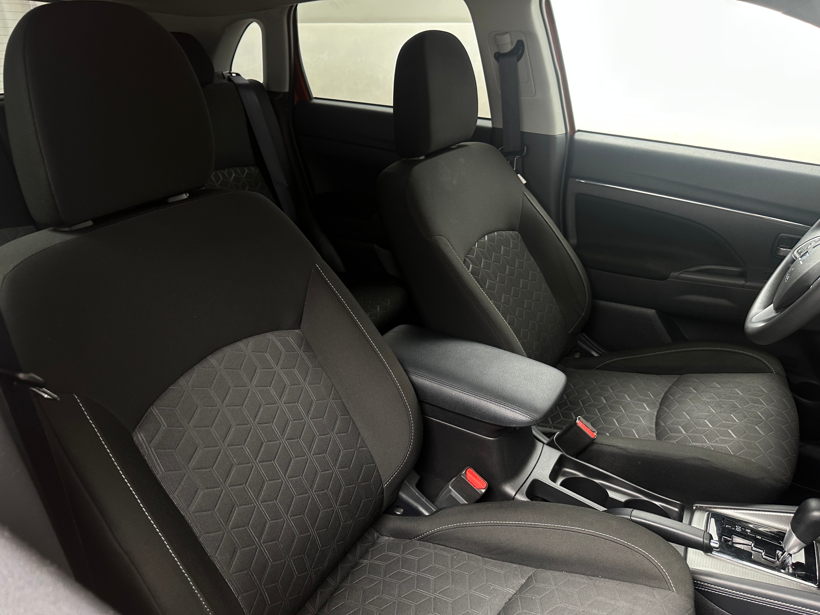 Thumbnail: 2020 Mitsubishi Outlander Sport - 2