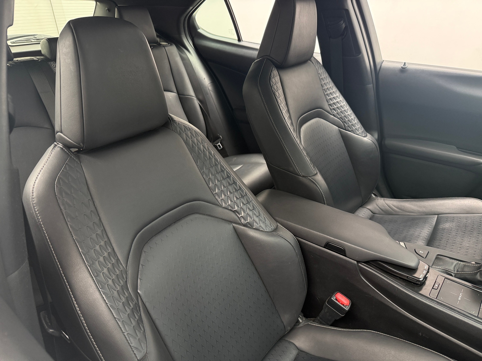 Thumbnail: 2019 Lexus UX - 2