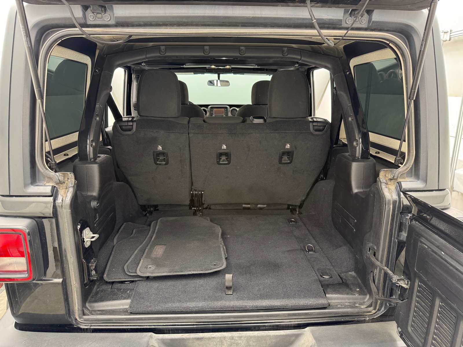 Thumbnail: 2019 Jeep Wrangler - 7