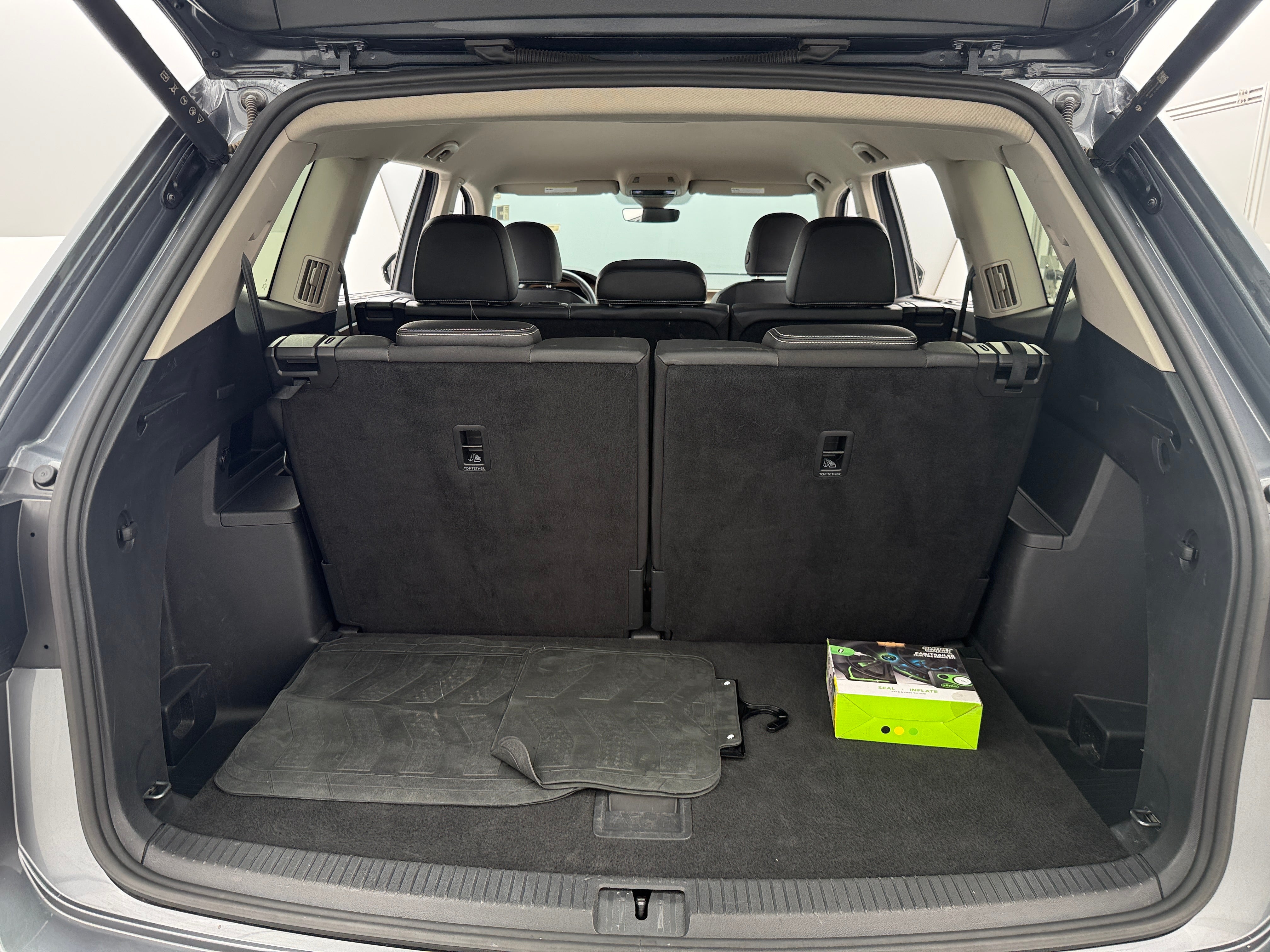 2025 Volkswagen Atlas SE w/Tech - Photo 8