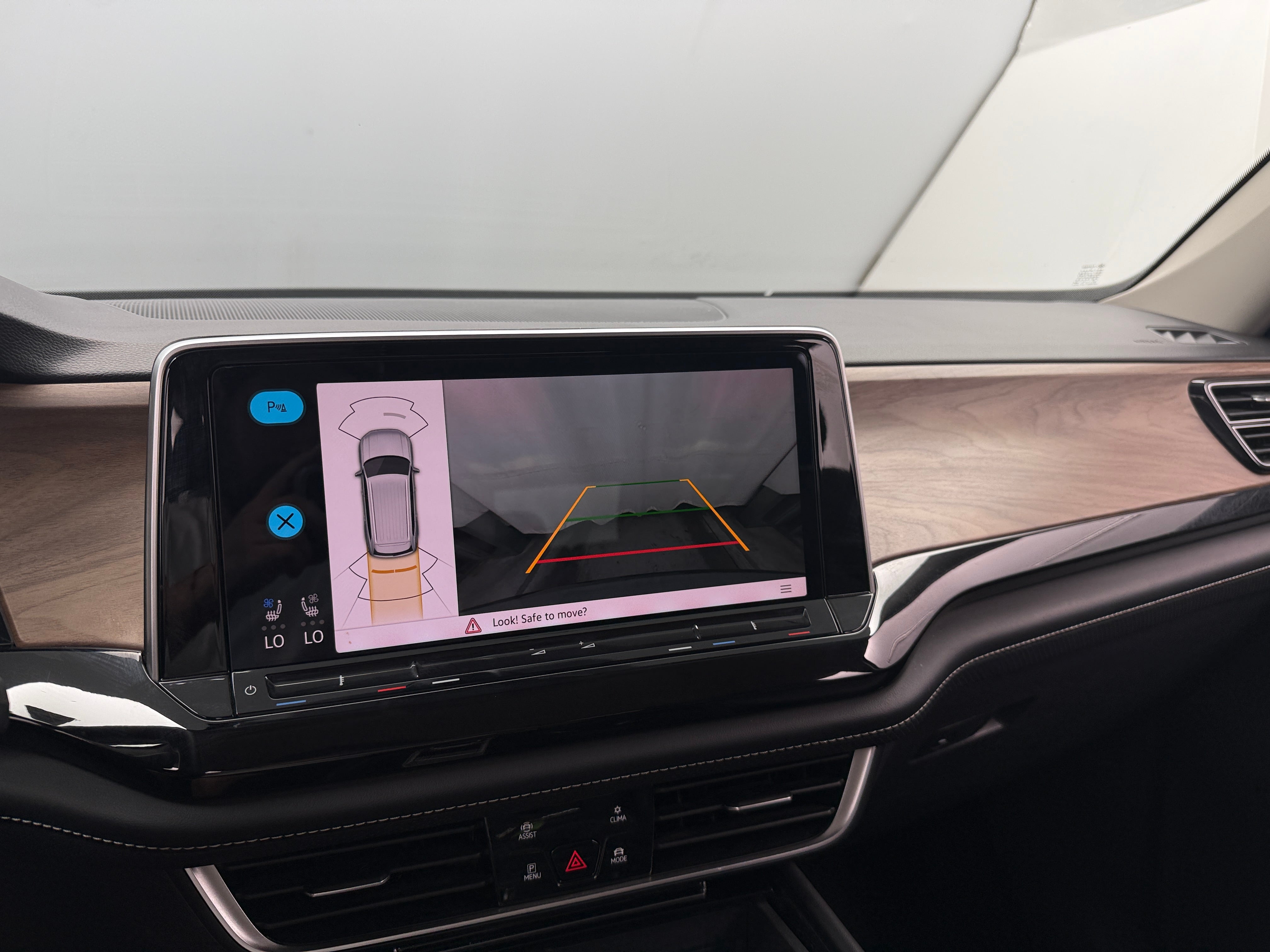 2025 Volkswagen Atlas SE w/Tech - Photo 15