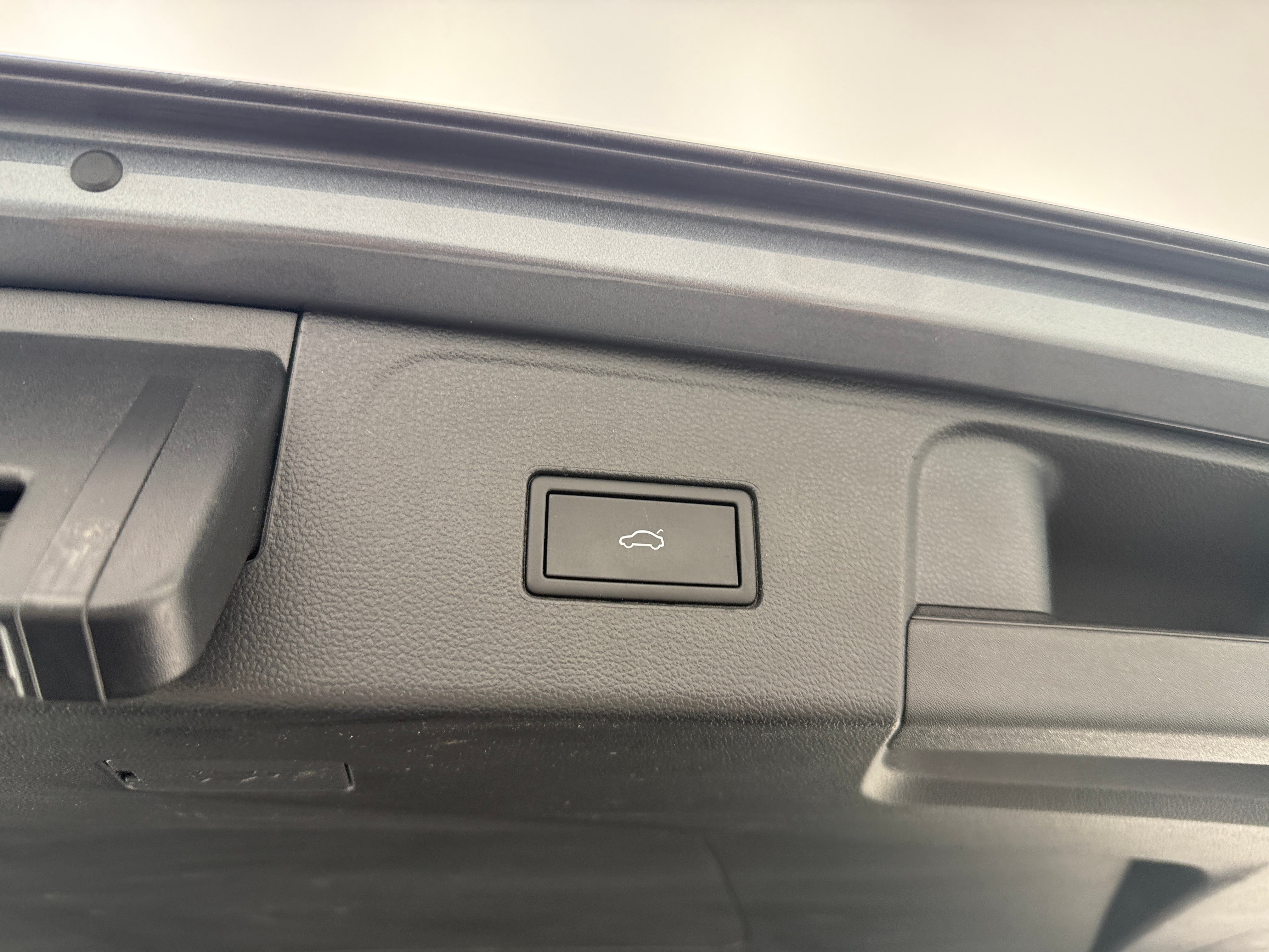 2025 Volkswagen Atlas SE w/Tech - Photo 18
