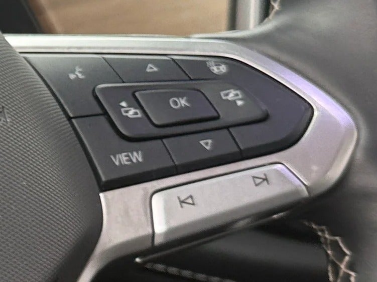 2025 Volkswagen Atlas SE w/Tech - Photo 12