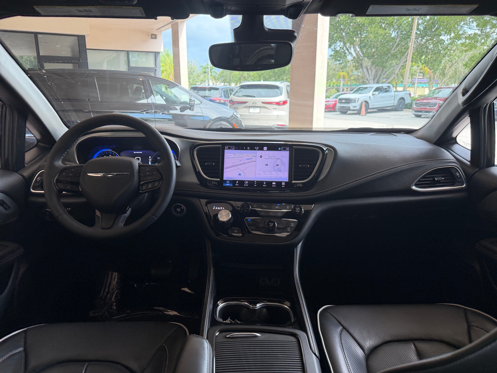Thumbnail: 2025 Chrysler Pacifica - 3