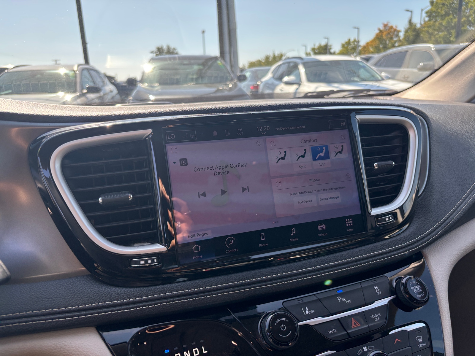 Thumbnail: 2023 Chrysler Pacifica - 4